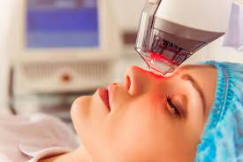 Laat lasertherapie uw huid inzichtelijk transformeren bij Huidinzicht.